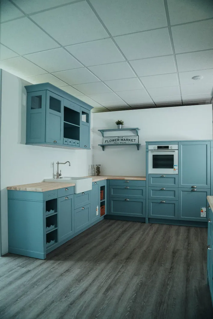 Moderne Landhausküche in Blau – Küchenreferenz von Knop Küchentrends in Neustadt in Holstein
